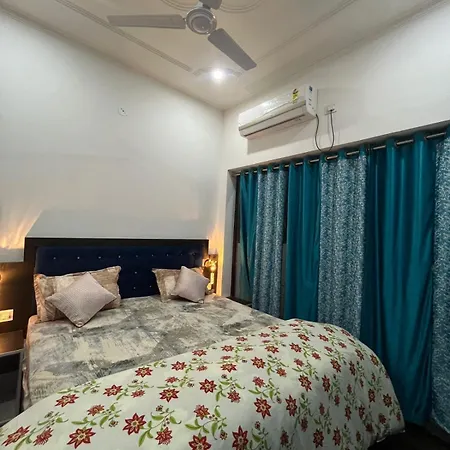 La Calma Homestay Khajuraho Exterior photo