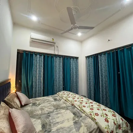 La Calma Homestay Khajuraho Exterior photo